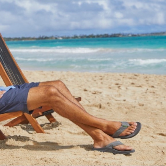 Brand new Vionic, men’s leather flip flops. never worn. New in box. Size 7M - Picture 4 of 4